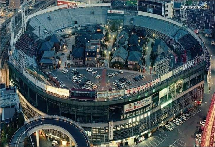 Японий Осака хотын төвд «Osaka stadium» нэртэй цэнгэлдэх хурээлэн
