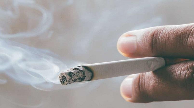 ДЭМБ: Тамхи татдаг хүмүүс халдвар авах эрсдэл өндөр байна