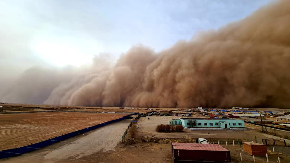 Хүчтэй шороон шуурганаар 19 өрхийн гэр нуржээ