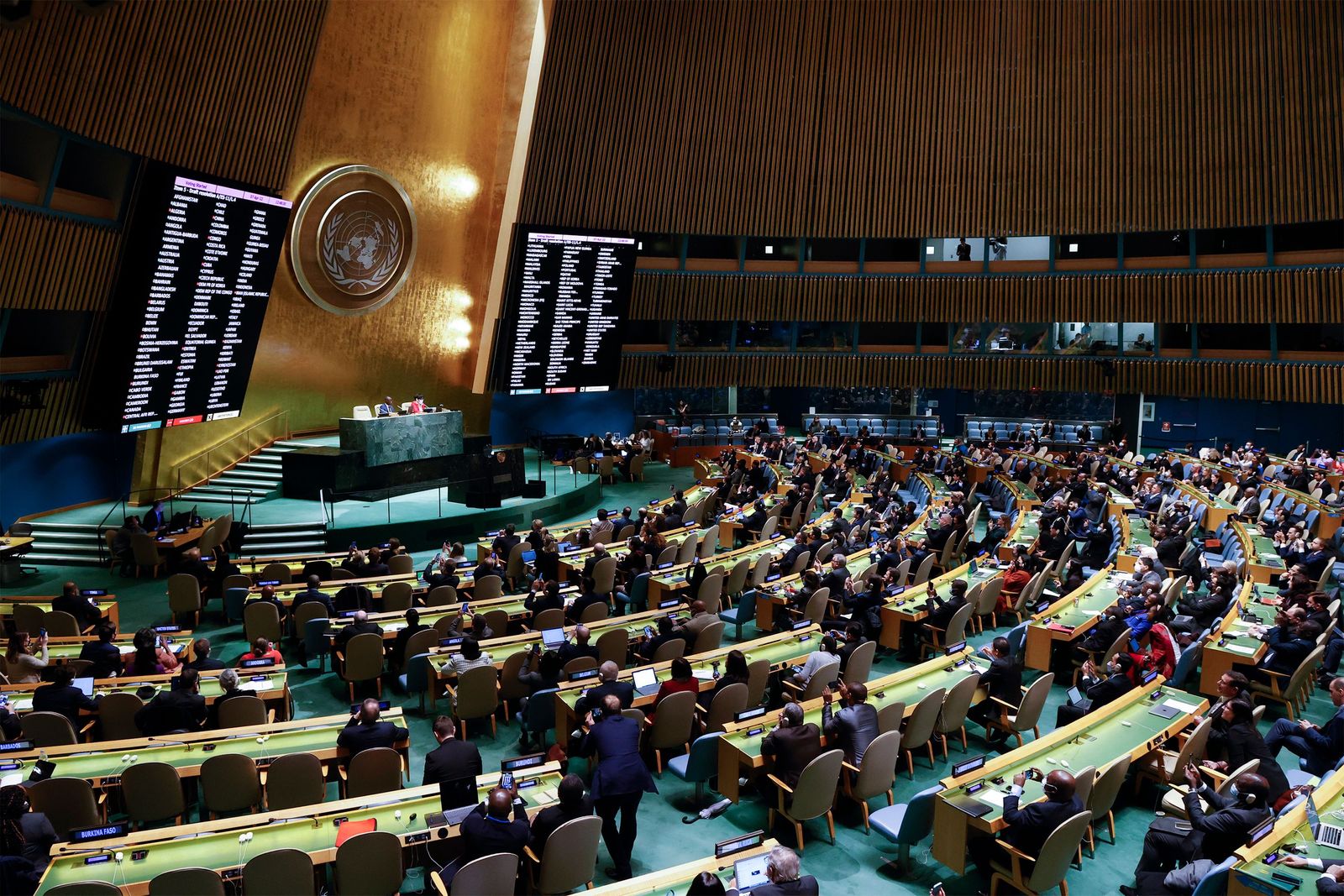 НҮБ Украинаас ямар нэг нөхцөлгүйгээр цэргээ гаргахыг ОХУ-аас шаардсан тогтоол баталлаа